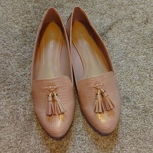 Aldo women's loafer size 10 beige/tan never worn
